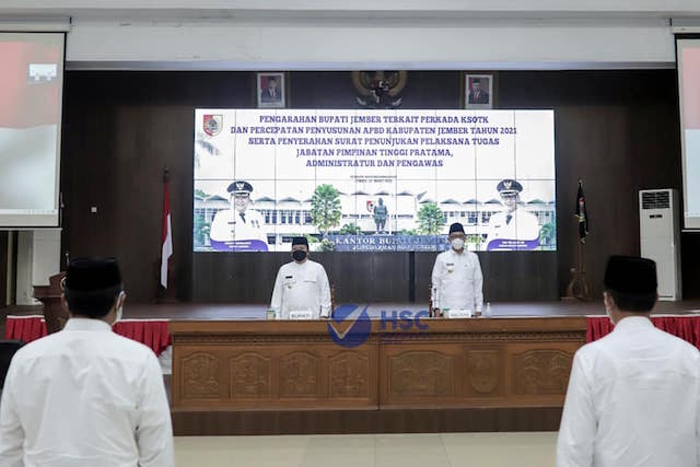 Bupati Jember Hendy Siswanto Serahkan 631 Surat Pelaksana Tugas KSOTK 2021
